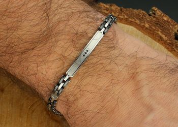 Bransoletka Męska Nomination Czarna z Diamentami ze Stali Nierdzewnej - 21 cm ręka.jpg